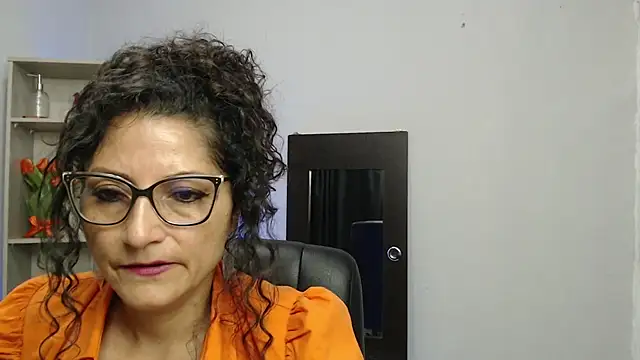 arianna ros3 online show from February 7, 2025, 6:13 pm