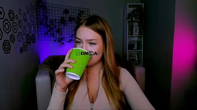 playful sophie online show from October 7, 2025, 7:33 pm