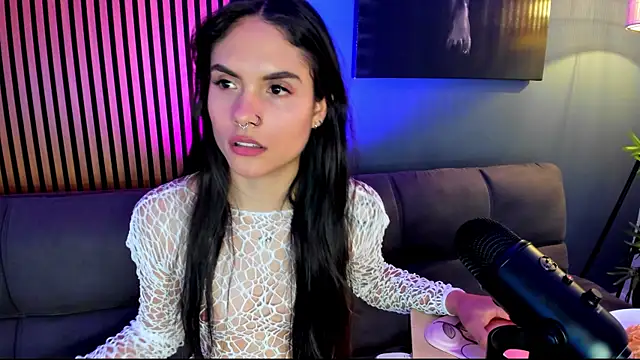 Gaby Ferrer online show from November 26, 2025, 4:08 pm