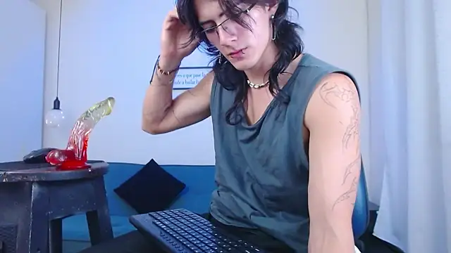 Snapshot of andreey50 chatting on January 9, 2025, 11:34 pm andreey50 online show from January 9, 2025, 11:34 pm