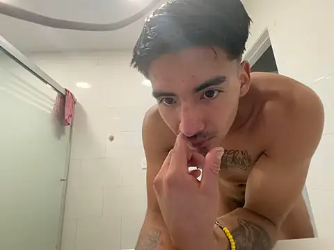 GIOOOO568 online show from October 24, 2025, 3:47 am