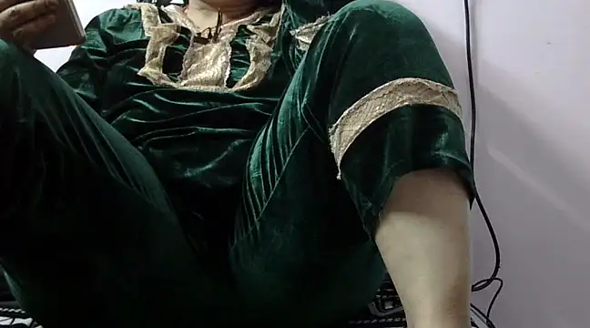 Housewife12 online show from February 28, 2025, 12:20 pm