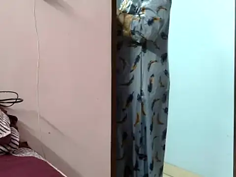 Housewife12 online show from March 7, 2025, 7:16 pm