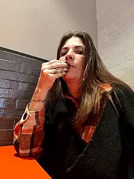 sansan2411 online show from November 7, 2025, 1:11 pm