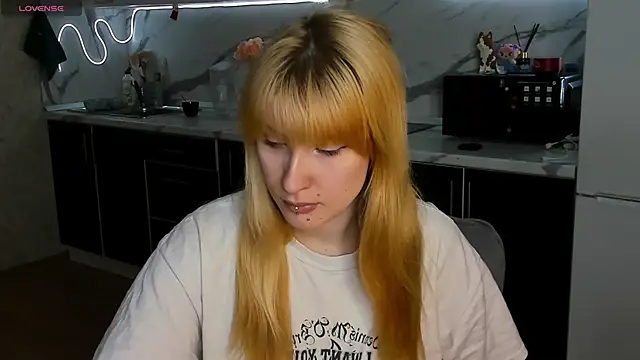 Snapshot of Sweet_white_chocolate chatting on February 13, 2026, 9:44 pm Sweet white chocolate online show from February 13, 2026, 9:44 pm