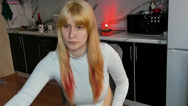 Snapshot of Sweet_white_chocolate chatting on February 24, 2026, 8:23 am Sweet white chocolate online show from February 24, 2026, 8:23 am