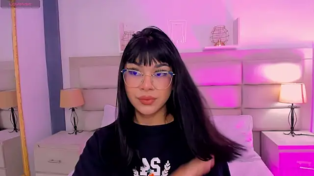 RoseCassie online show from February 28, 2025, 1:03 pm