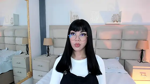 RoseCassie online show from March 5, 2025, 12:44 pm