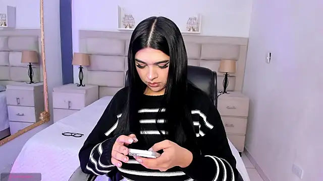 RoseCassie online show from October 21, 2025, 12:50 pm