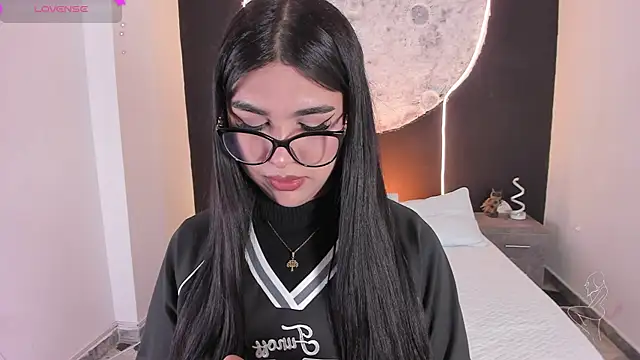 RoseCassie online show from November 26, 2025, 1:34 pm