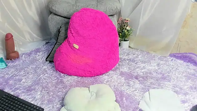 evaFiore online show from December 20, 2025, 7:21 pm