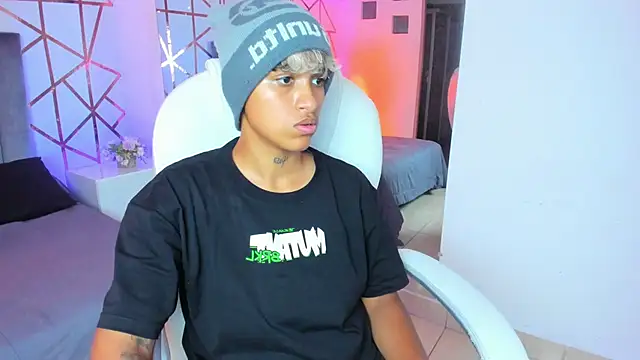 Snapshot of Dominick_jones chatting on January 7, 2025, 8:31 pm Dominick jones online show from January 7, 2025, 8:31 pm