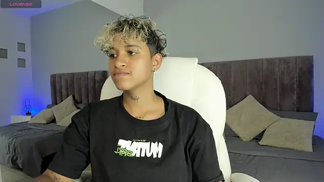 Snapshot of Dominick_jones chatting on January 20, 2025, 8:07 pm Dominick jones online show from January 20, 2025, 8:07 pm