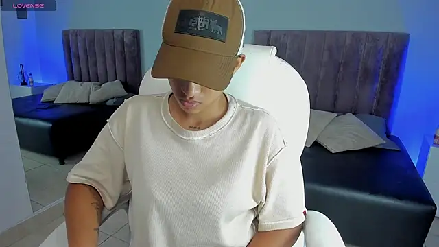 Snapshot of Dominick_jones chatting on January 25, 2025, 1:54 am Dominick jones online show from January 25, 2025, 1:54 am