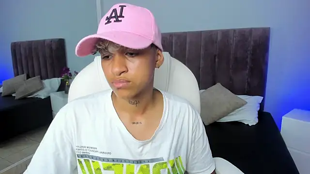 Snapshot of Dominick_jones chatting on February 7, 2025, 7:59 pm Dominick jones online show from February 7, 2025, 7:59 pm