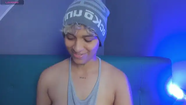 Snapshot of Dominick_jones chatting on March 9, 2025, 1:25 am Dominick jones online show from March 9, 2025, 1:25 am