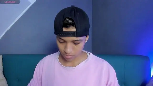 Snapshot of Dominick_jones chatting on March 9, 2025, 4:33 pm Dominick jones online show from March 9, 2025, 4:33 pm