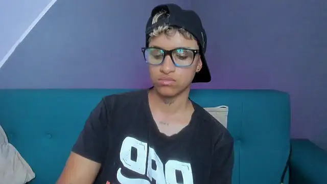 Snapshot of Dominick_jones chatting on March 20, 2025, 12:30 am Dominick jones online show from March 20, 2025, 12:30 am