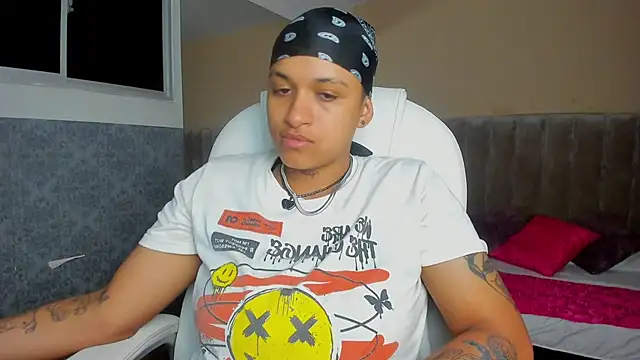 Snapshot of Dominick_jones chatting on September 9, 2025, 4:45 am Dominick jones online show from September 9, 2025, 4:45 am