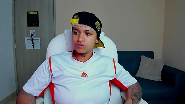 Snapshot of Dominick_jones chatting on September 10, 2025, 4:34 am Dominick jones online show from September 10, 2025, 4:34 am