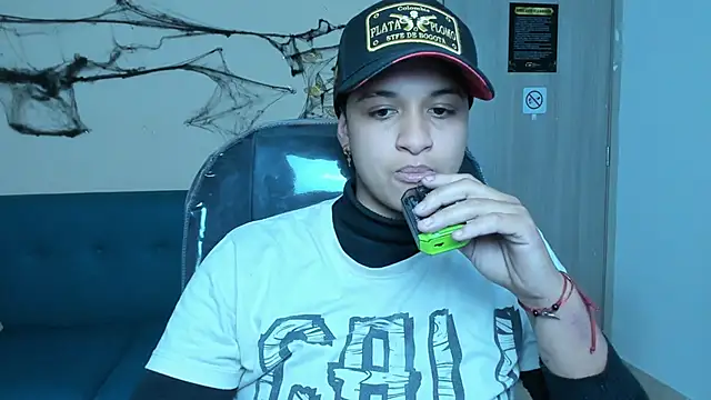 Snapshot of Dominick_jones chatting on October 21, 2025, 5:08 am Dominick jones online show from October 21, 2025, 5:08 am