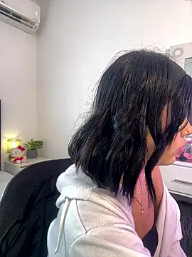 Lily Woodz online show from January 12, 2026, 7:08 pm