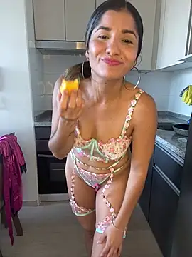 AlejandritaMilano online show from January 14, 2026, 9:52 pm