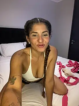 AlejandritaMilano online show from February 8, 2026, 1:20 am