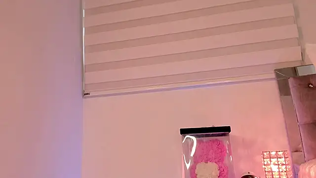 Alissonroses online show from April 18, 2026, 12:42 pm