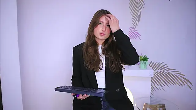 Daisha Riley online show from February 10, 2025, 12:18 pm