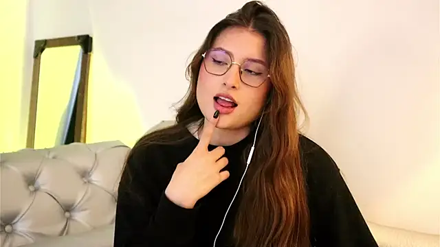 Daisha Riley online show from October 20, 2025, 1:44 pm