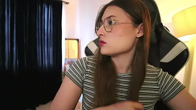 Daisha Riley online show from November 25, 2025, 3:01 pm