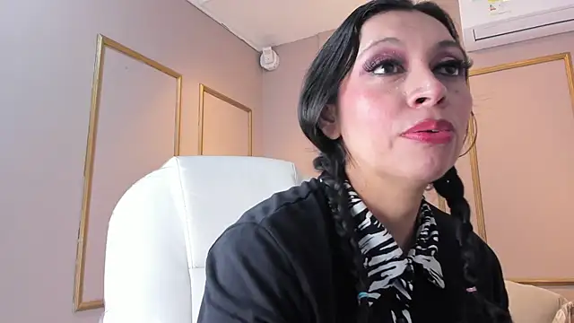 PerlaPreciosa online show from November 23, 2025, 4:01 am