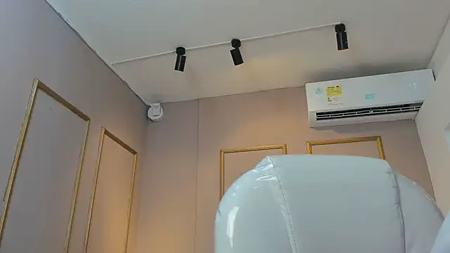 PerlaPreciosa online show from February 22, 2026, 4:02 am