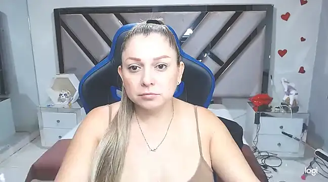 Snapshot of natalia5560 chatting on January 21, 2025, 1:32 pm natalia5560 online show from January 21, 2025, 1:32 pm