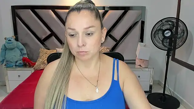 Snapshot of natalia5560 chatting on September 14, 2025, 12:37 pm natalia5560 online show from September 14, 2025, 12:37 pm