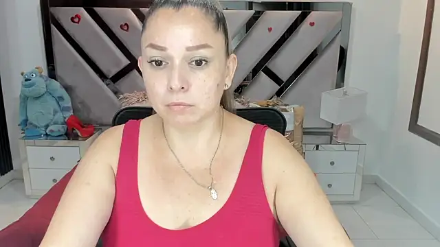 Snapshot of natalia5560 chatting on October 6, 2025, 12:35 pm natalia5560 online show from October 6, 2025, 12:35 pm