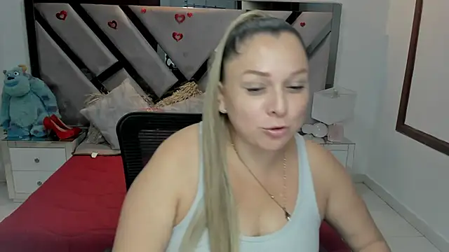 Snapshot of natalia5560 chatting on October 16, 2025, 1:12 pm natalia5560 online show from October 16, 2025, 1:12 pm