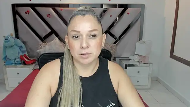 Snapshot of natalia5560 chatting on October 18, 2025, 2:07 pm natalia5560 online show from October 18, 2025, 2:07 pm