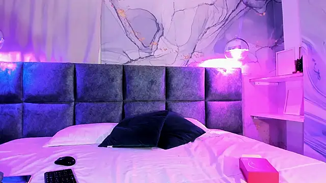 loladupont online show from March 20, 2025, 11:38 am