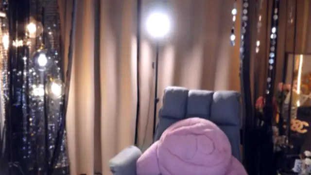 zhdhdbdkx online show from October 9, 2025, 3:54 pm