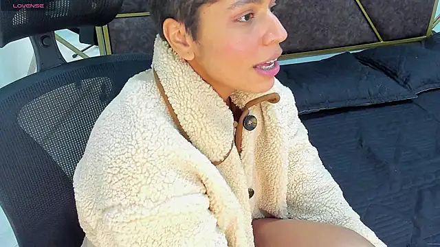 Snapshot of AbrilSonne chatting on January 5, 2025, 1:56 am AbrilSonne online show from January 5, 2025, 1:56 am