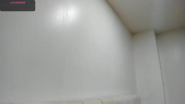 Snapshot of AbrilSonne chatting on March 6, 2025, 8:27 pm AbrilSonne online show from March 6, 2025, 8:27 pm