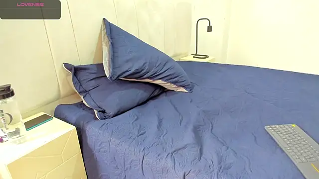 Snapshot of AbrilSonne chatting on March 8, 2025, 6:58 pm AbrilSonne online show from March 8, 2025, 6:58 pm