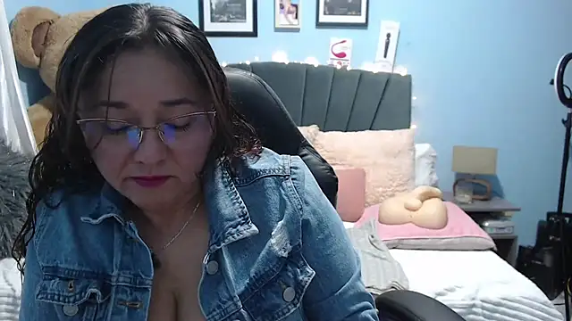 AngelRouss online show from November 2, 2025, 1:30 am