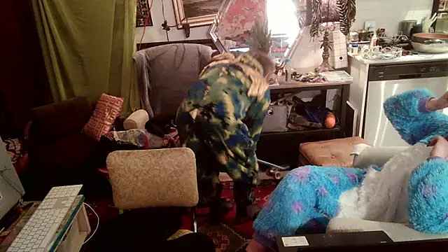 Snapshot of SilverandFox chatting on March 21, 2025, 10:28 am SilverandFox online show from March 21, 2025, 10:28 am