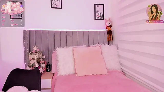 vanesa moon   online show from December 2, 2025, 12:05 am