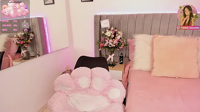 vanesa moon   online show from April 12, 2026, 1:32 am