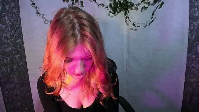 Lina Vi online show from April 7, 2026, 8:09 pm