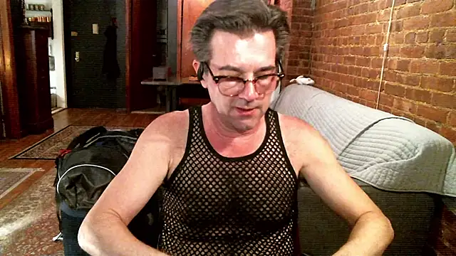 Snapshot of Johnny_Bottoms chatting on April 5, 2026, 7:11 pm Johnny Bottoms online show from April 5, 2026, 7:11 pm